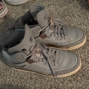 Kids Jordan’s spizike wolf grey